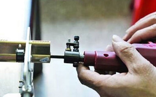 宜春开汽车锁（找开锁师傅）