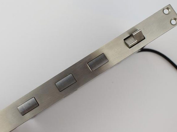 潍坊上门换锁（配汽车钥匙多少钱）