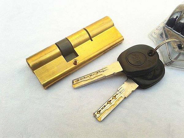 大庆换锁公司（换锁芯换锁电话）