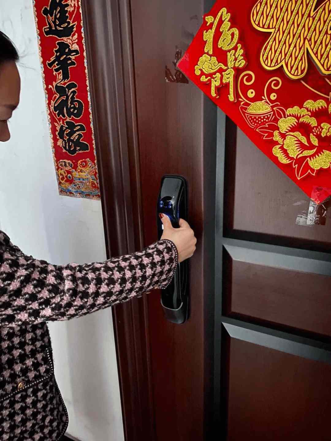 指纹密码锁没电怎么开锁？3 种应急方法 + 避坑指南（秒上手）(图2)