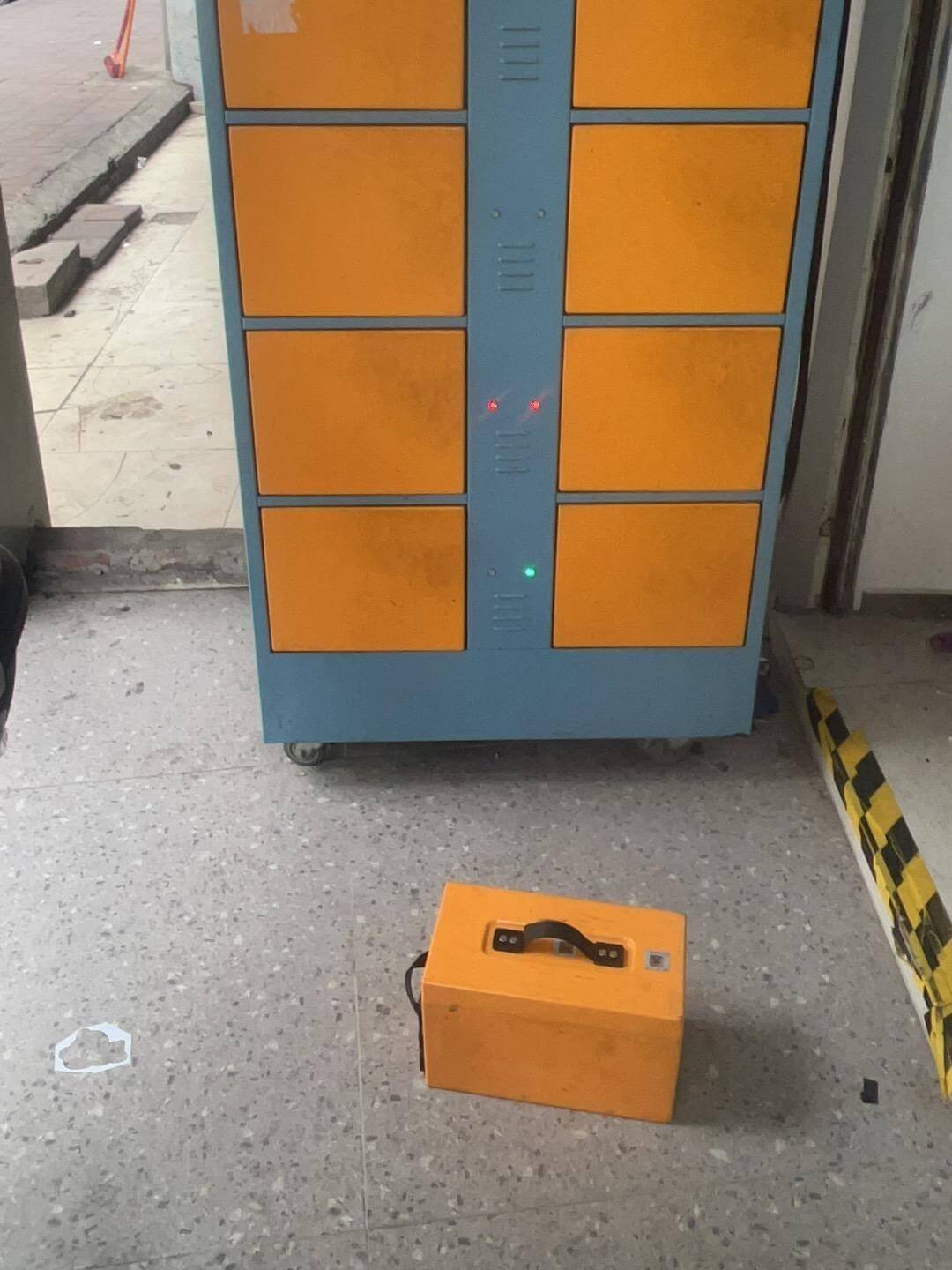 共享电池柜痛点被破解！钟铮锁业新专利来袭，充电不稳、解锁卡顿将成过去式(图1)